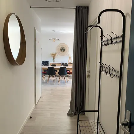 Familial 2 Avec Parking Prive En Centre-ville De - Fr-1-482-97 דירה